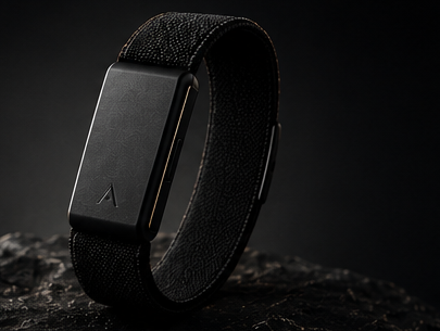Bracelet ATRIA sur ardoise, lumière studio.